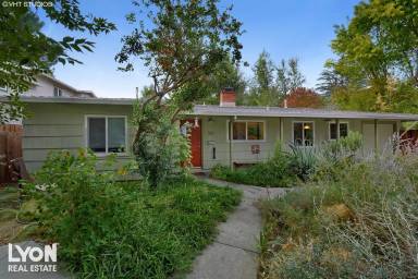Main picture of 761 Oeste Dr
