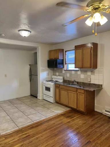 Main picture of 1030 Penn Street Reading PA 19602 - 2 Floor Front