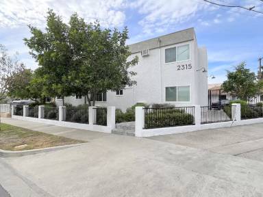 Main picture of 2315 2317 2319 Frederic St
