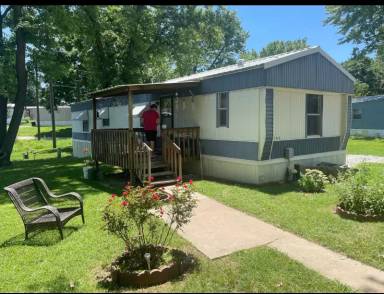 Main picture of Lakewood Estates Mobile Homes