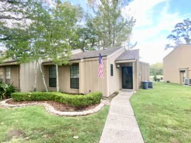 Main picture of 82 N Court Villa Dr