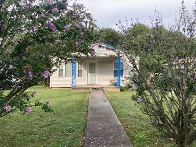 Main picture of 107 N Smith St