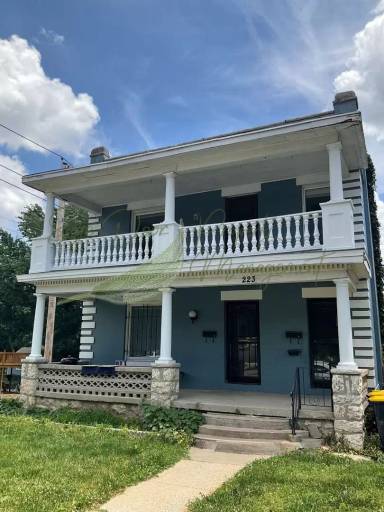 Main picture of 223 N Jackson Ave