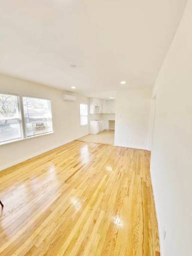 Main picture of 9438 S Manhattan Pl