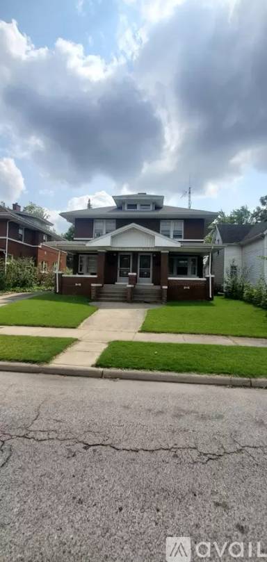 Main picture of 607 W 3rd St