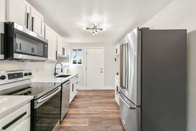 Main picture of 1100 Rosemary Street