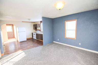 Main picture of 520 N Walts Ave