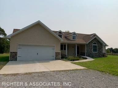 Main picture of 5055 Pleasant Lake Rd