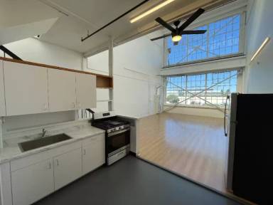 Main picture of 6221 Hollis St