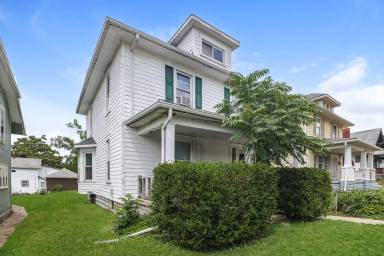 Main picture of 1112 E Main St