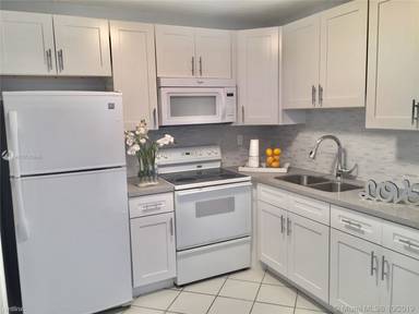 Main picture of 1740 Funston St