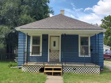 Main picture of 864 Custer St