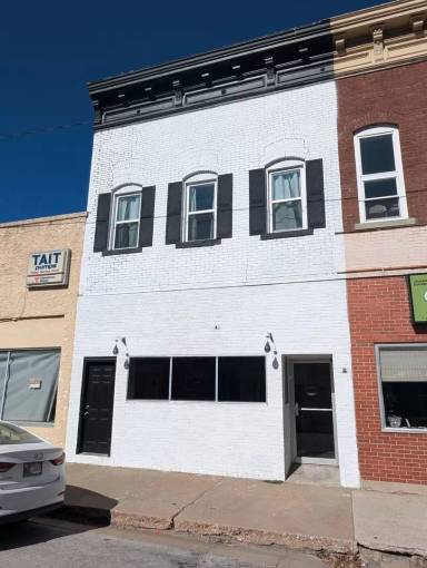 Main picture of 123 W Moniteau St