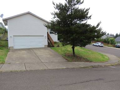 Main picture of 905 SW Pine St