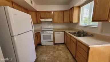 Main picture of 12601 Copperwood Dr NE