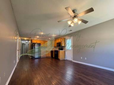 Main picture of 207 NW Sni-A-Bar Pkwy