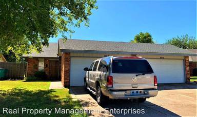 Main picture of 8012 NW 80th St