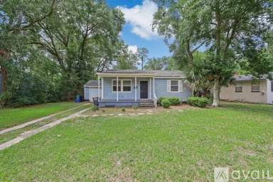 Main picture of 1976 Lakewood Cir N