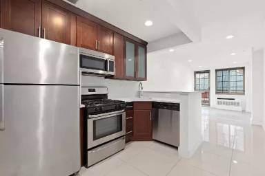 Main picture of 207 W 115th St