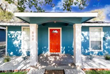 Main picture of 808 E Austin Ave