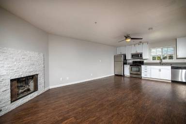 Main picture of 5763 Riley St