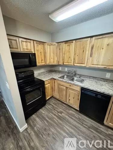 Main picture of 400 W Lincoln Ave