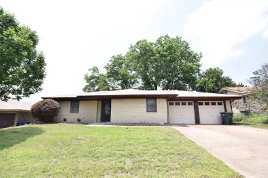 Main picture of 2004 Pleasant Ln