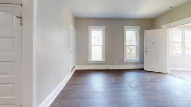Main picture of 838 Yale St