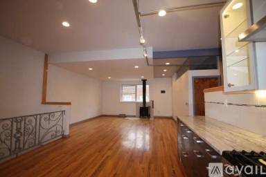 Main picture of 1164 S Darien St