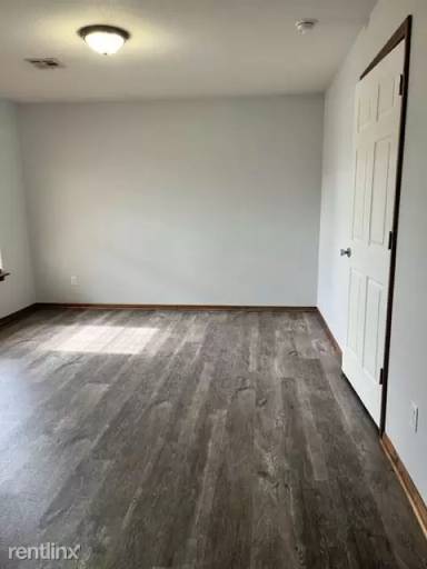Main picture of 3303 S Kenser