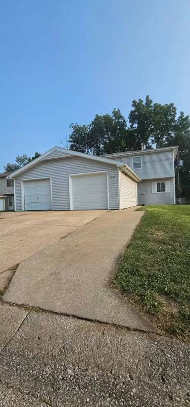 Main picture of 7830-7832 W 61st Ter