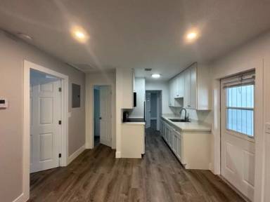Main picture of 3315 SW 15th Ave