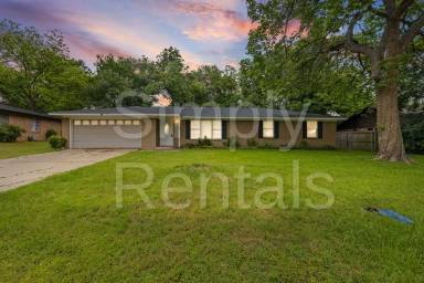 Main picture of 705 Plano St
