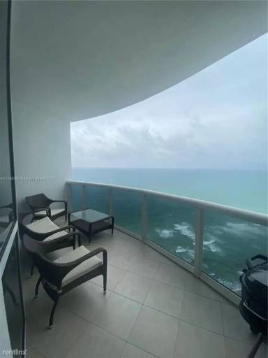 Main picture of Trump Royale Condo