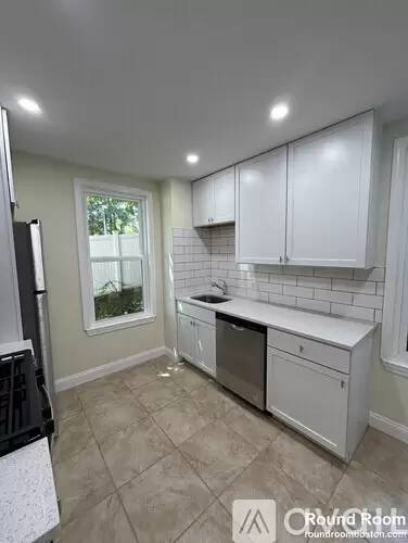 Main picture of 10 Royal St