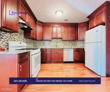 Main picture of 166 Armstrong Ave Apartments