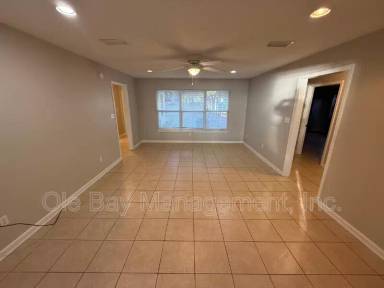 Main picture of 7225 Bay Rd