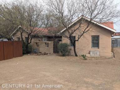 Main picture of 420 W 17th St