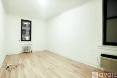 Main picture of 358 W 51st St