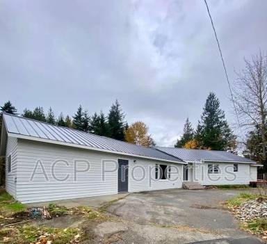 Main picture of 2094 Front St