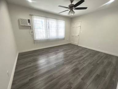 Main picture of 3759 S Bentley Ave