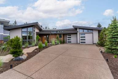 Main picture of 2838 NW Shields Dr