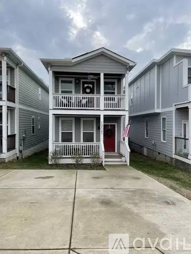 Main picture of 1054 Zophi St
