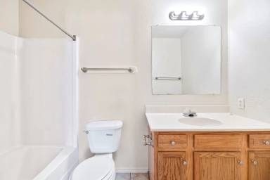 Main picture of 4 Larry Ct