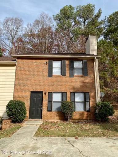 Main picture of 939 Silverwood Dr