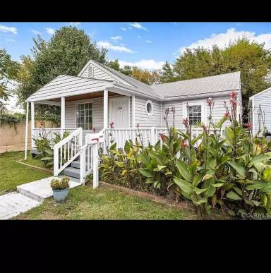 Main picture of 2419 Everett St