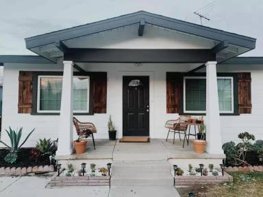 Main picture of 119 S Citrus Ave