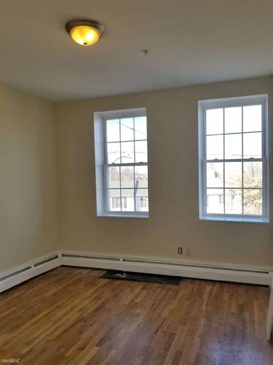 Main picture of 672 Congress Ave