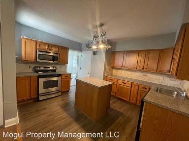 Main picture of 110 W Courtois St