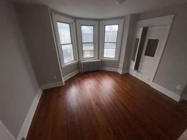 Main picture of 5415 Regent St